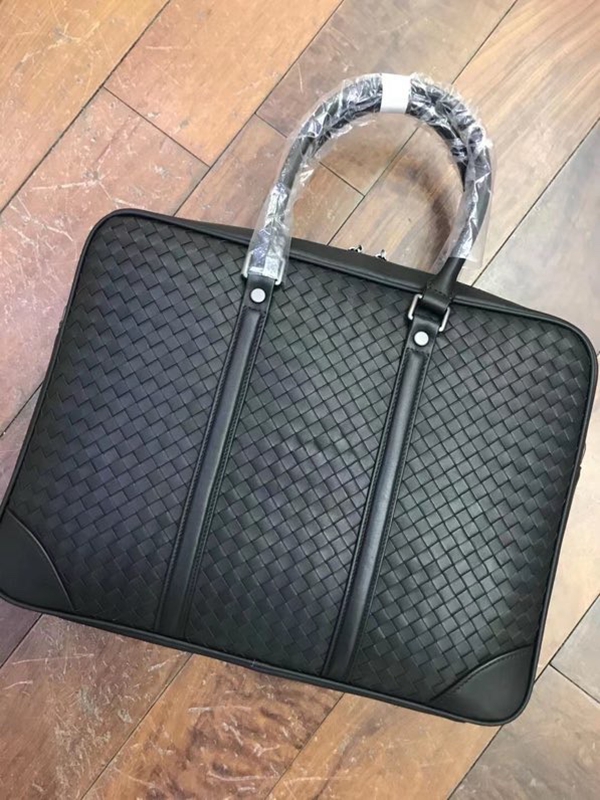 ボッテガヴェネタバッグ側面デザイン